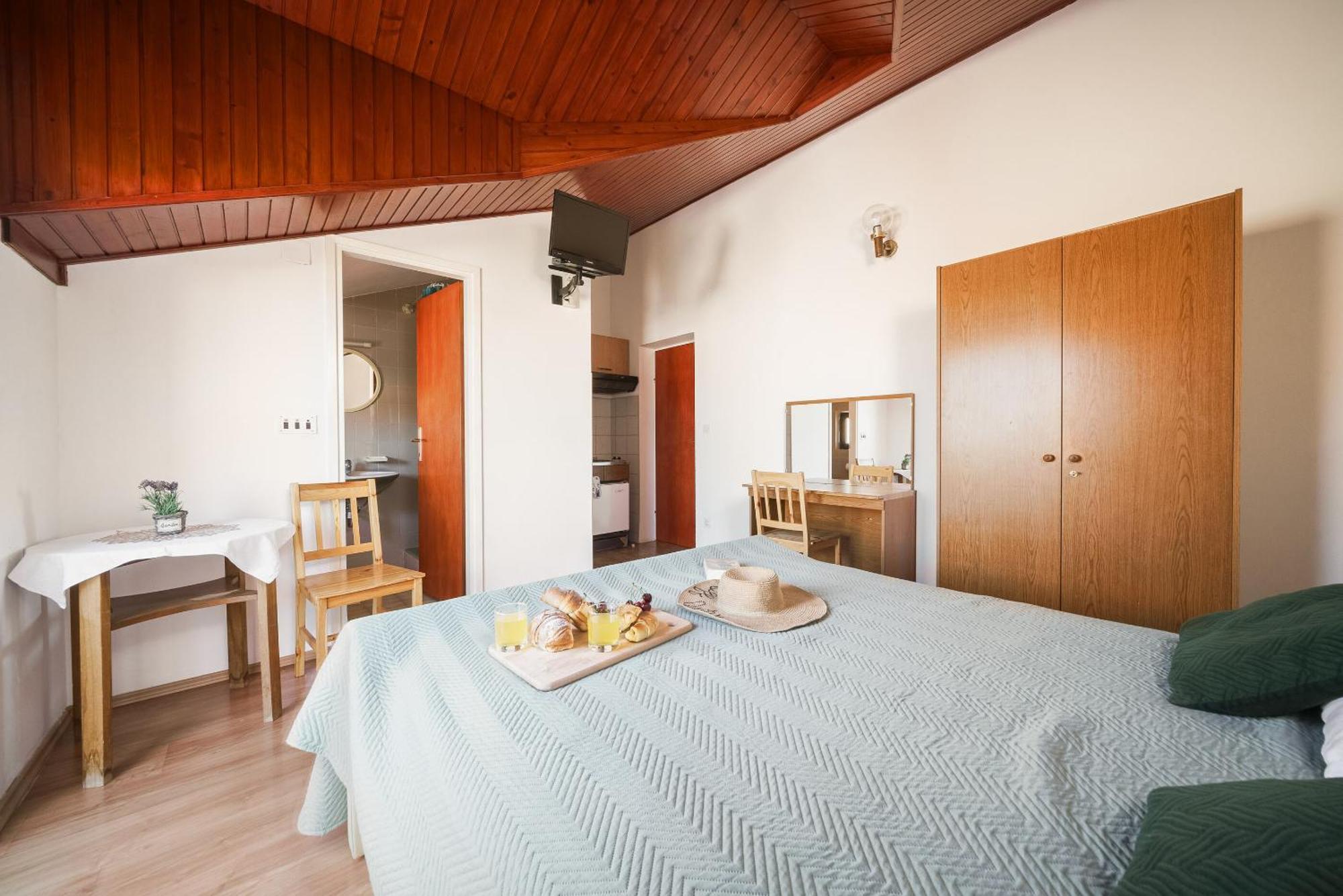 Apartment And Rooms Mrkovic Vodice Ngoại thất bức ảnh