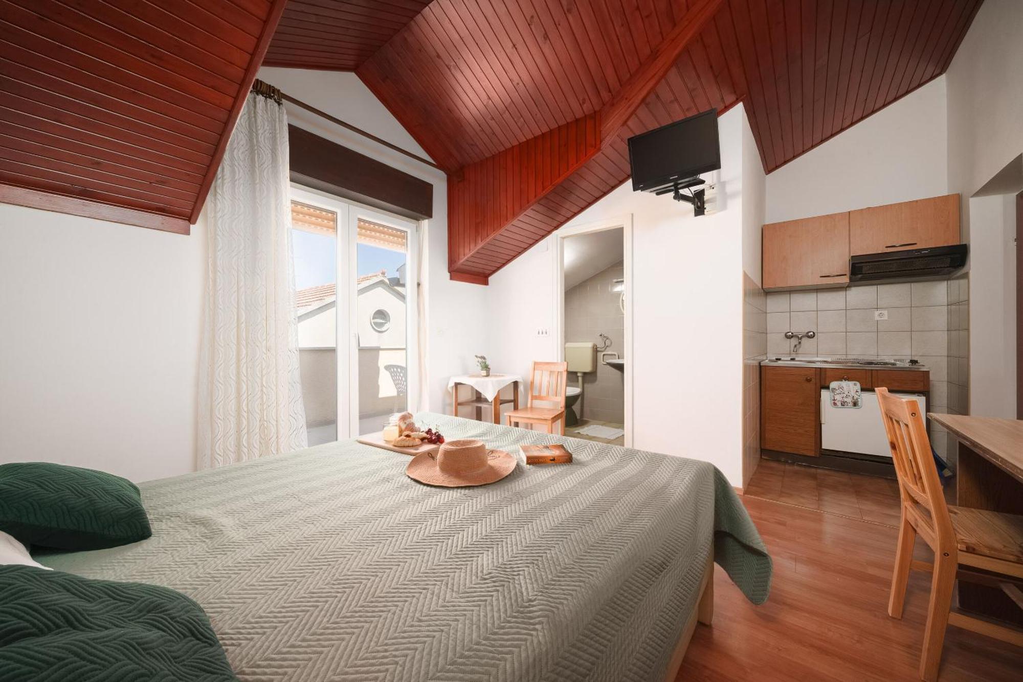 Apartment And Rooms Mrkovic Vodice Ngoại thất bức ảnh
