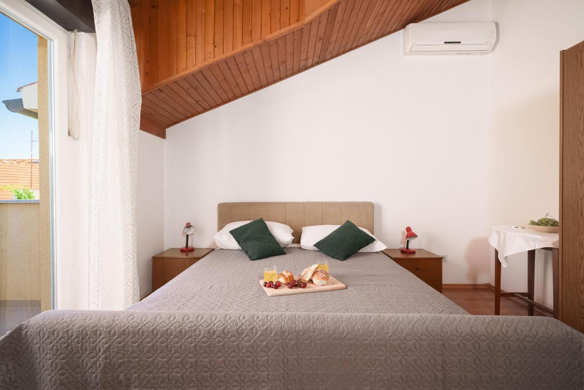 Apartment And Rooms Mrkovic Vodice Ngoại thất bức ảnh