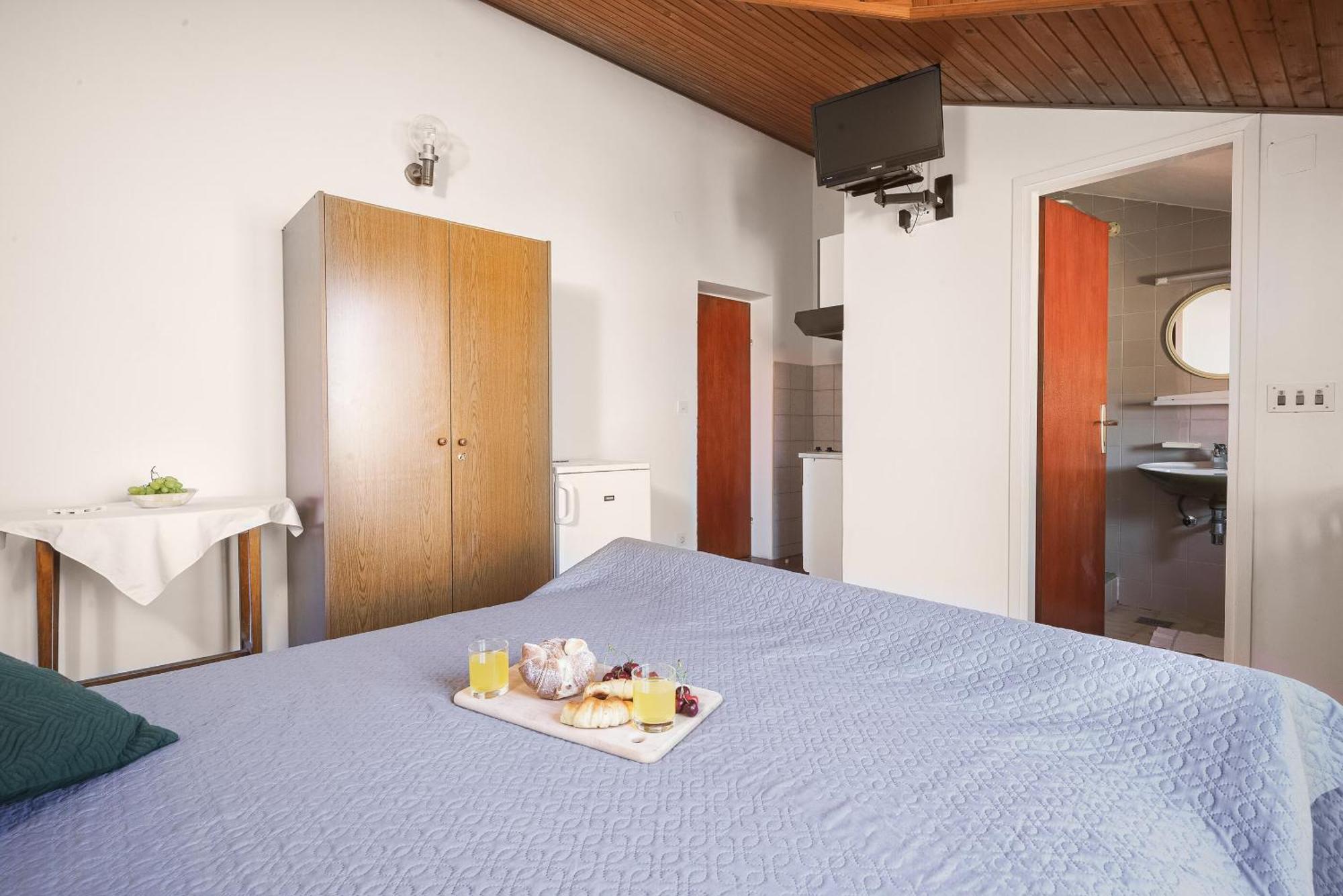 Apartment And Rooms Mrkovic Vodice Ngoại thất bức ảnh
